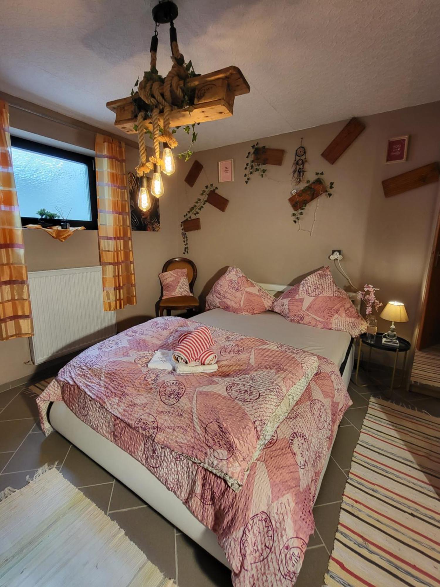 Lovely Oasis Apartment Schmelz Exterior photo
